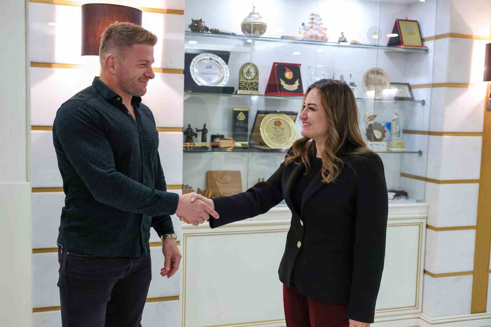 Başkan Vekili &Ouml;zdemir başpehlivanları ağırladı: "Altın kemeri Antalya&rsquo;ya getireceğinize inanıyorum"
