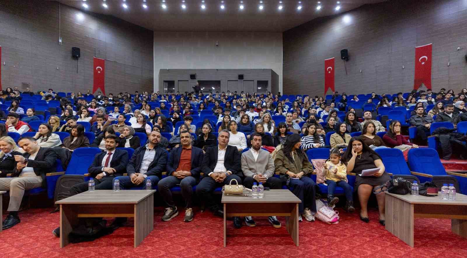 Mersin’de üniversite adaylarına meslek tanıtım semineri