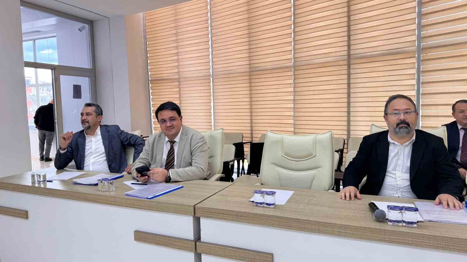 Başkan Subaşı Meclise katılmayınca bazı başkan yardımcılıları ve birim m&uuml;d&uuml;rleri koltukları boş kaldı
