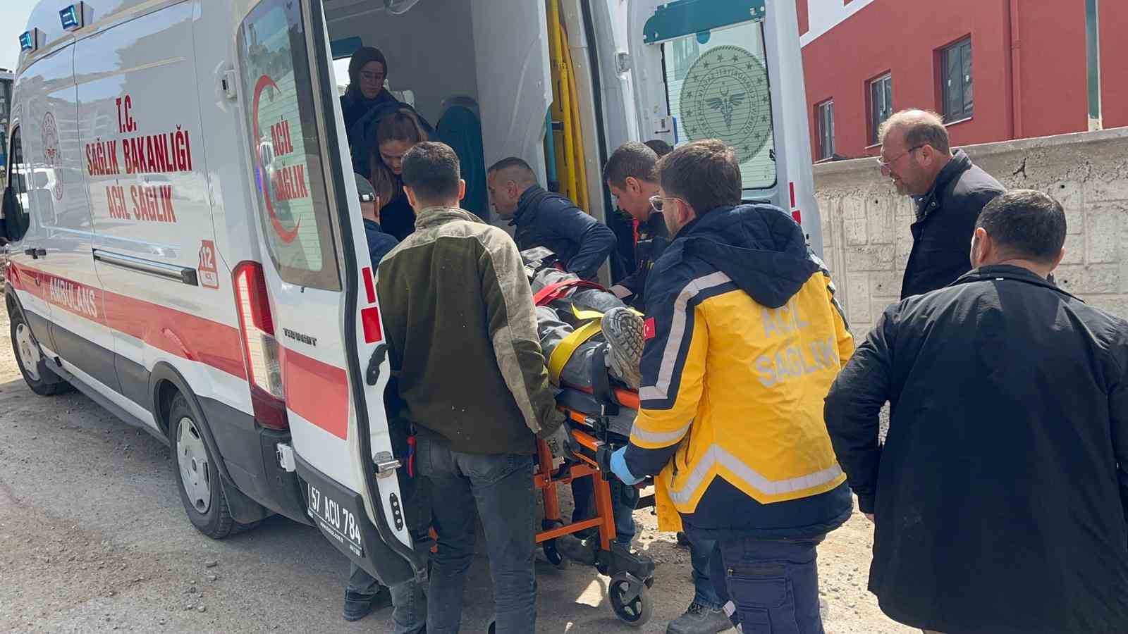 Sinop&rsquo;ta inşaattan d&uuml;şen iş&ccedil;i yaralandı
