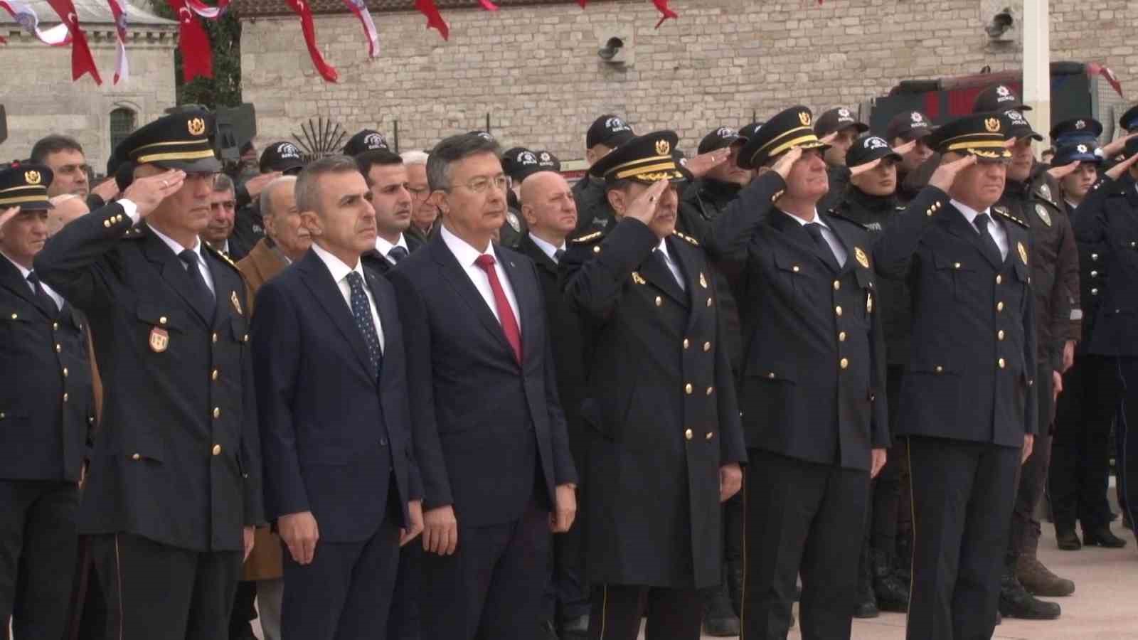 T&uuml;rk Polis Teşkilatı&rsquo;nın kuruluşunun 181. yıl d&ouml;n&uuml;m&uuml;nde Cumhuriyet Anıtı&rsquo;na &ccedil;elenk bırakıldı
