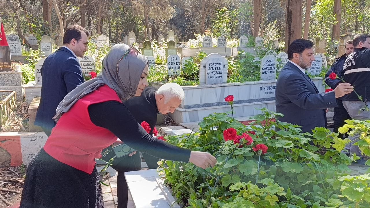 Şehit kızı polisler, babalarını andı