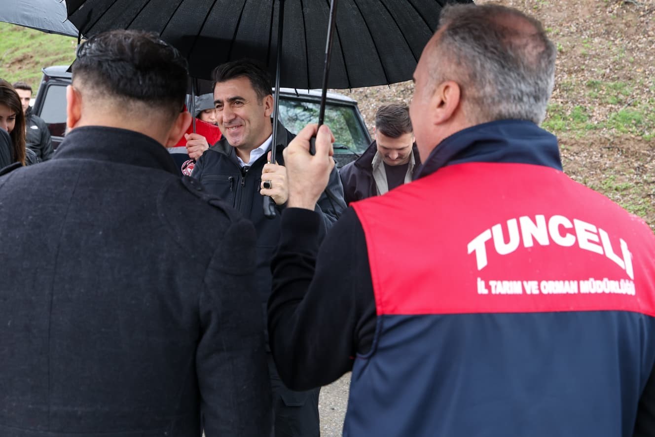 Uzun&ccedil;ayır Baraj G&ouml;l&uuml;&rsquo;nde bir ilk: 1 bu&ccedil;uk milyon yavru alabalık su ile buluştu
