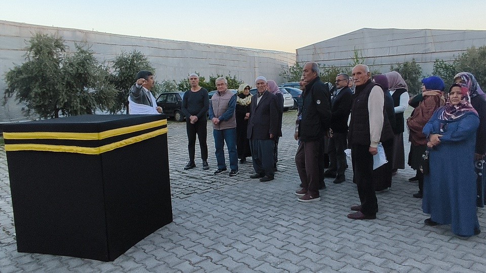 Anamur&rsquo;da hacı adaylarına Kabe maketiyle uygulamalı eğitim
