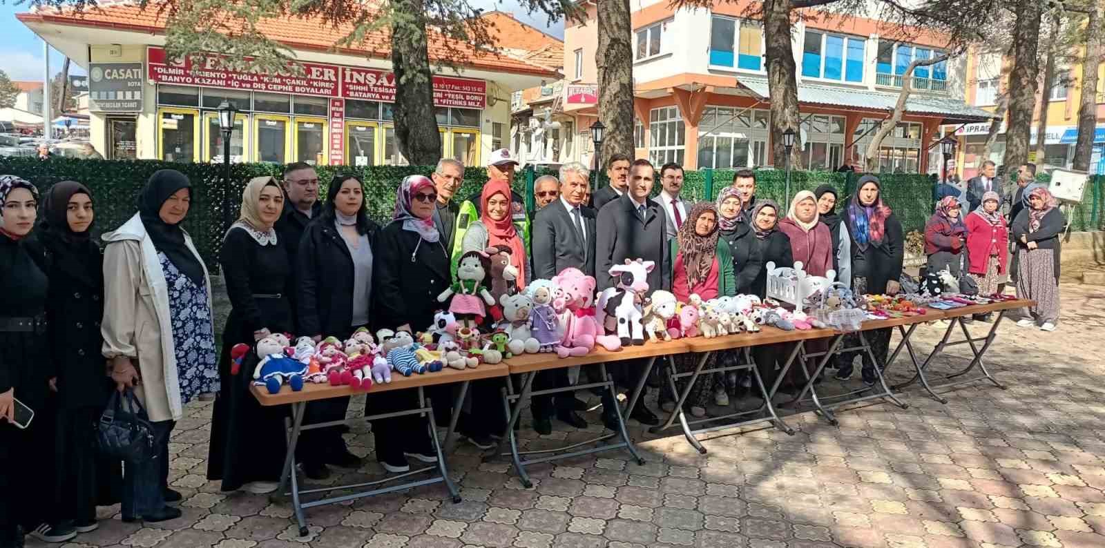 Hüyük’te el emeği, göz nuru eserler görücüye çıktı