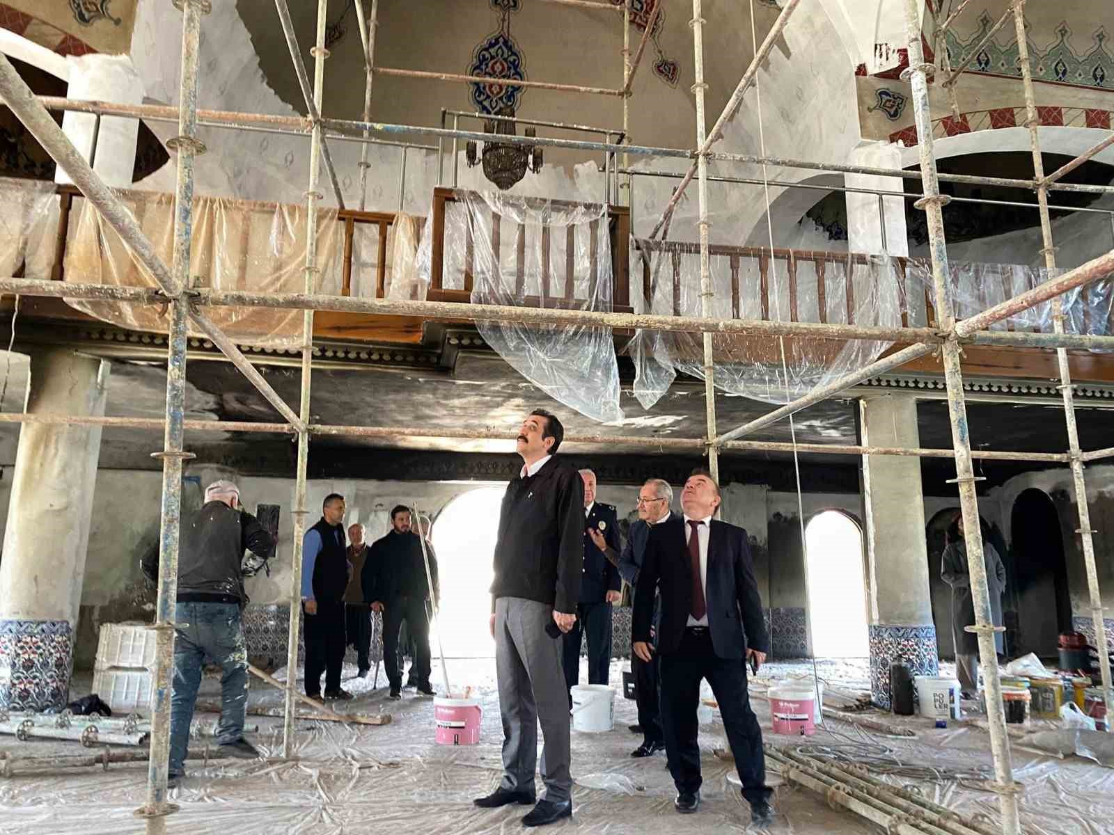 Bozyazı&rsquo;da yangında zarar g&ouml;ren camide &ccedil;alışmalar devam ediyor
