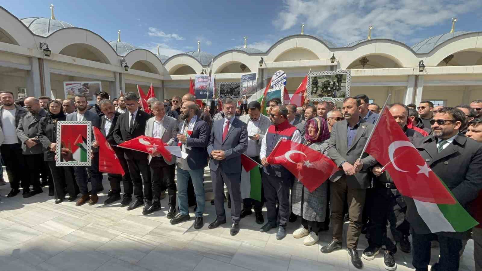 Çanakkale’de İsrail’in Filistinli esirleri hedef alan ’idam yasası’ protesto edildi