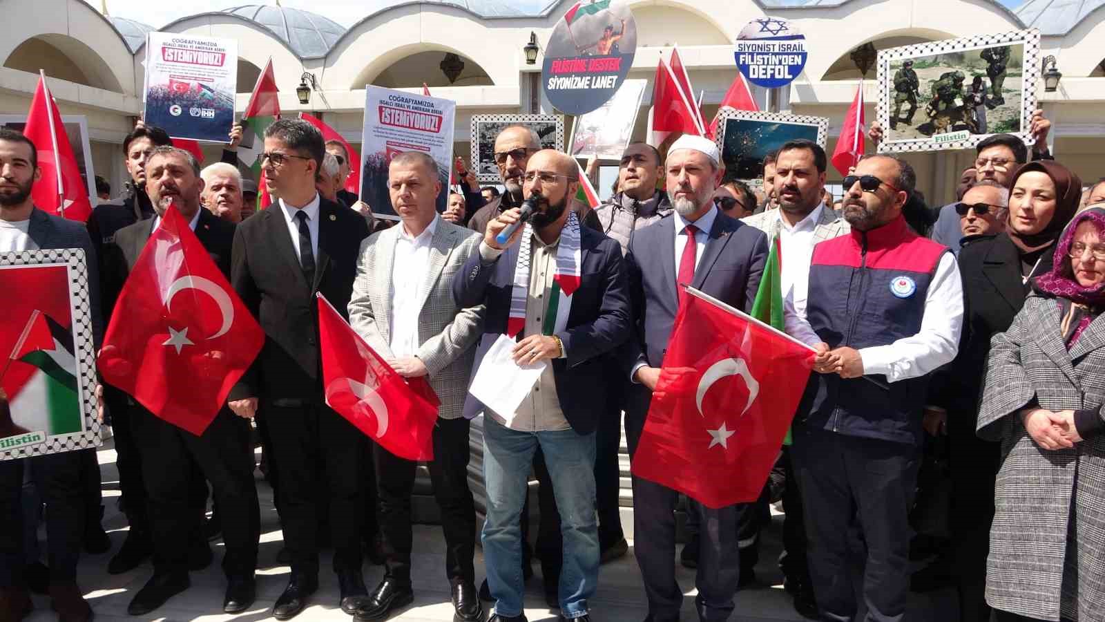 &Ccedil;anakkale&rsquo;de İsrail&rsquo;in Filistinli esirleri hedef alan &rsquo;idam yasası&rsquo; protesto edildi

