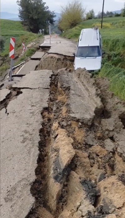 Osmaniye’de yoğun yağış yolları çökertti, bazı güzergahlar ulaşıma kapandı