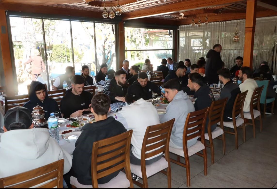 Muğlaspor&rsquo;a Karaman deplasmanı &ouml;ncesi moral kahvaltısı
