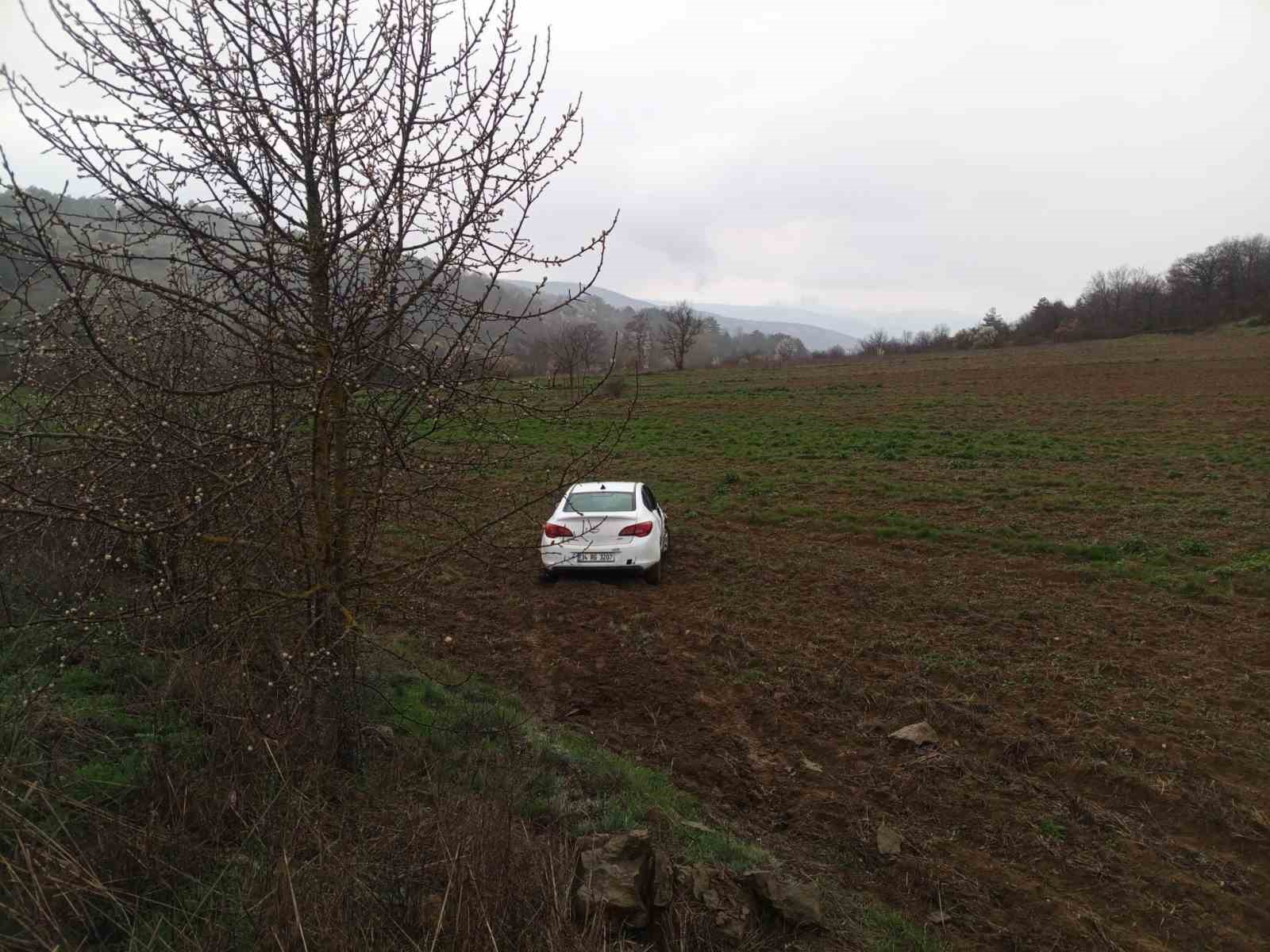 Bilecik&rsquo;te kontrolden &ccedil;ıkan otomobil tarlaya u&ccedil;tu, s&uuml;r&uuml;c&uuml;s&uuml; ağır yaralandı
