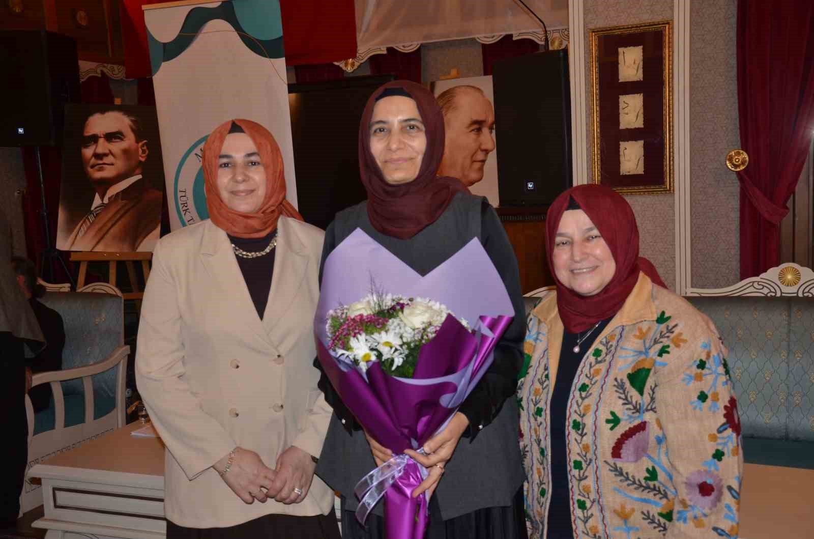 Mevlana&rsquo;nın sessizliği Manisa&rsquo;da yankılandı
