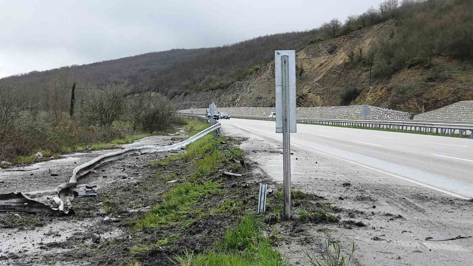 Tır makasladı: S&uuml;r&uuml;c&uuml; yaralandı
