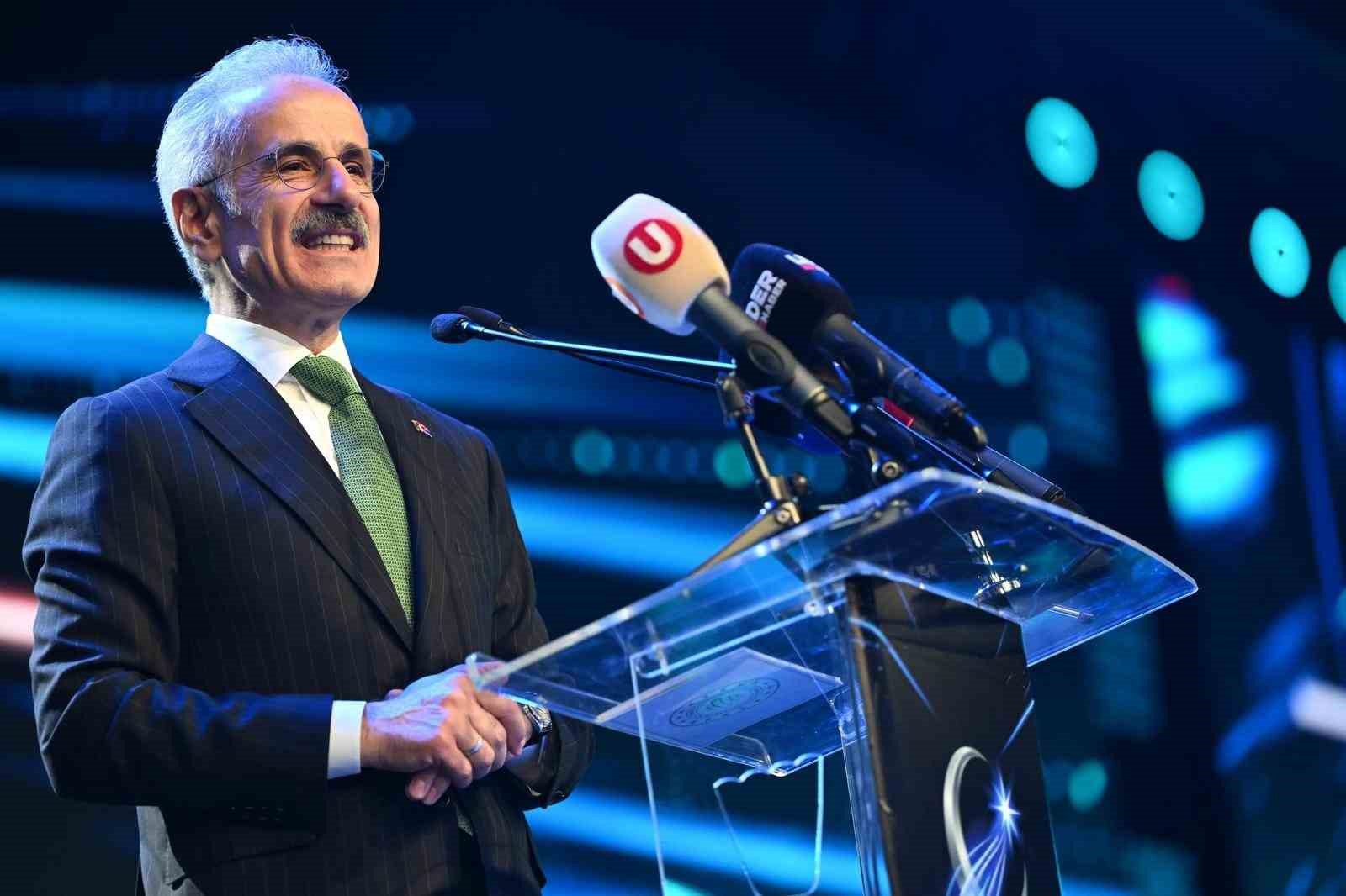 Bakan Uraloğlu: "10 g&uuml;n i&ccedil;erisinde yaklaşık 8 milyon yeni 5G abonesi daha bu teknoloji ile tanışarak 29 milyonu aştı"
