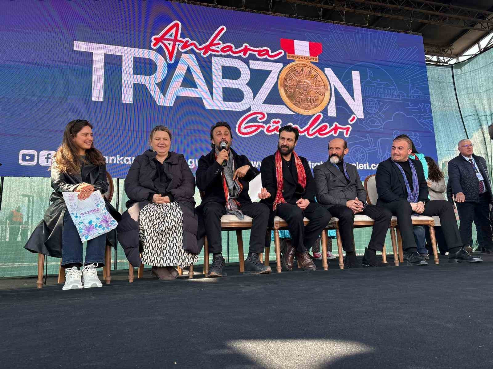 &lsquo;Taşacak Bu Deniz&rsquo; oyuncuları Trabzon G&uuml;nleri&rsquo;nde hayranlarıyla buluştu
