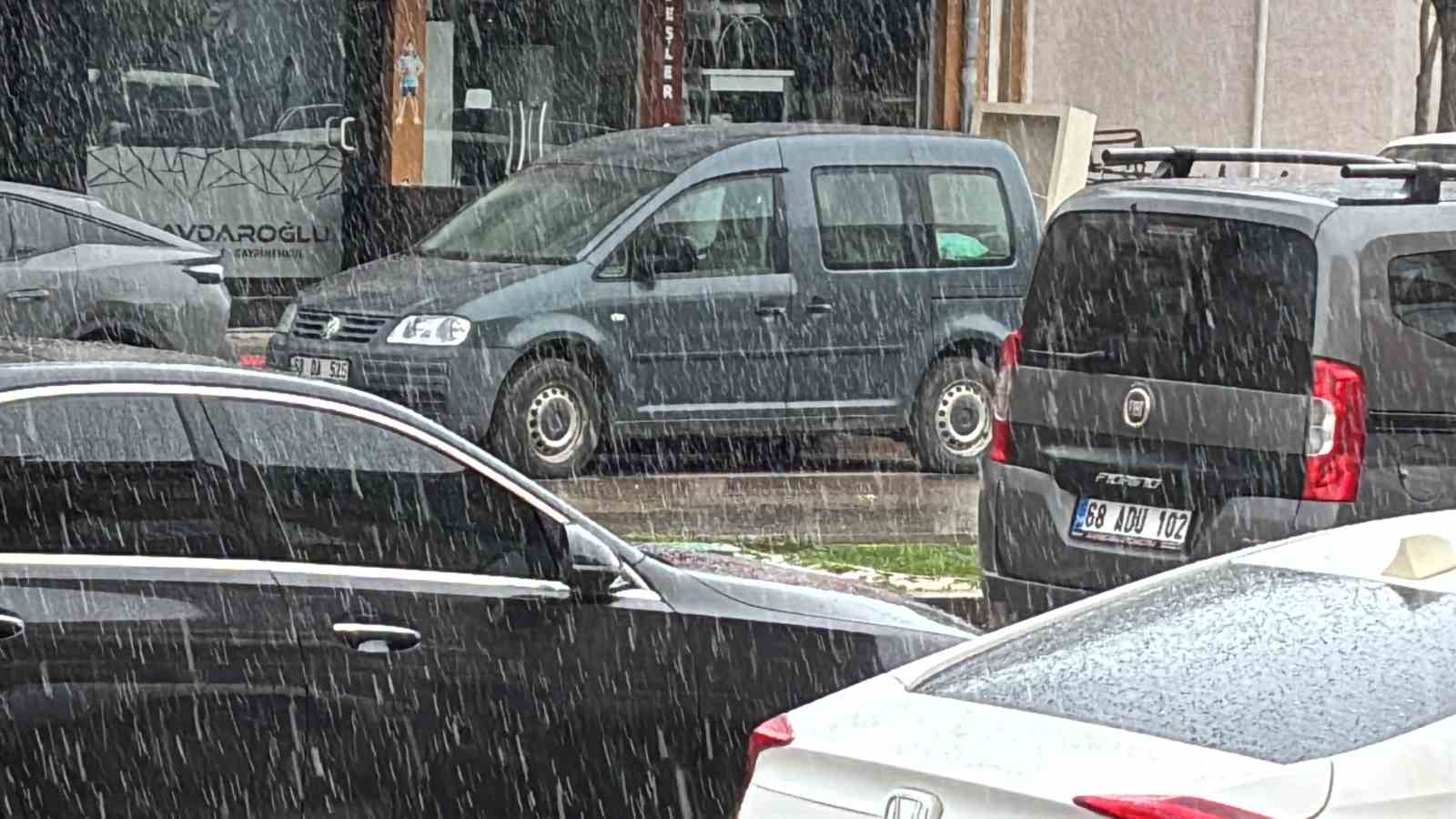 Aksaray’da Nisan ayında kar yağdı