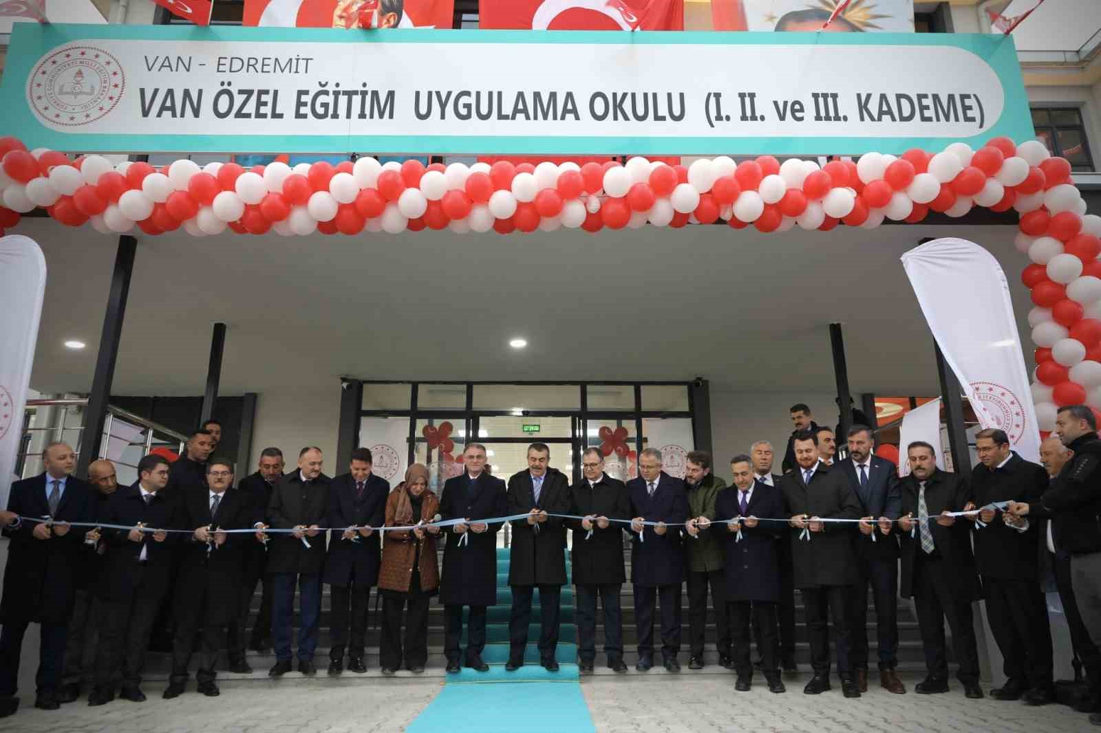 Bakan Tekin: "B&uuml;t&uuml;n &ccedil;ocuklar &ouml;zeldir"
