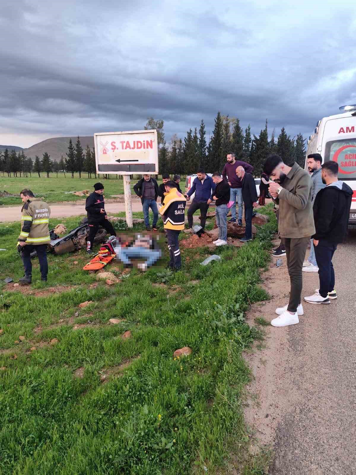 Mardin&rsquo;de yol kenarına savrulan motosikletin s&uuml;r&uuml;c&uuml;s&uuml; hayatını kaybetti
