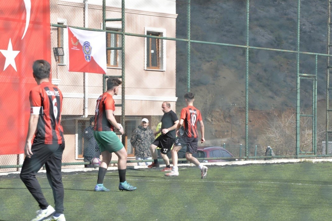 Kemaliye&rsquo;de Polis Haftası&rsquo;nda dostluk ma&ccedil;ı d&uuml;zenlendi
