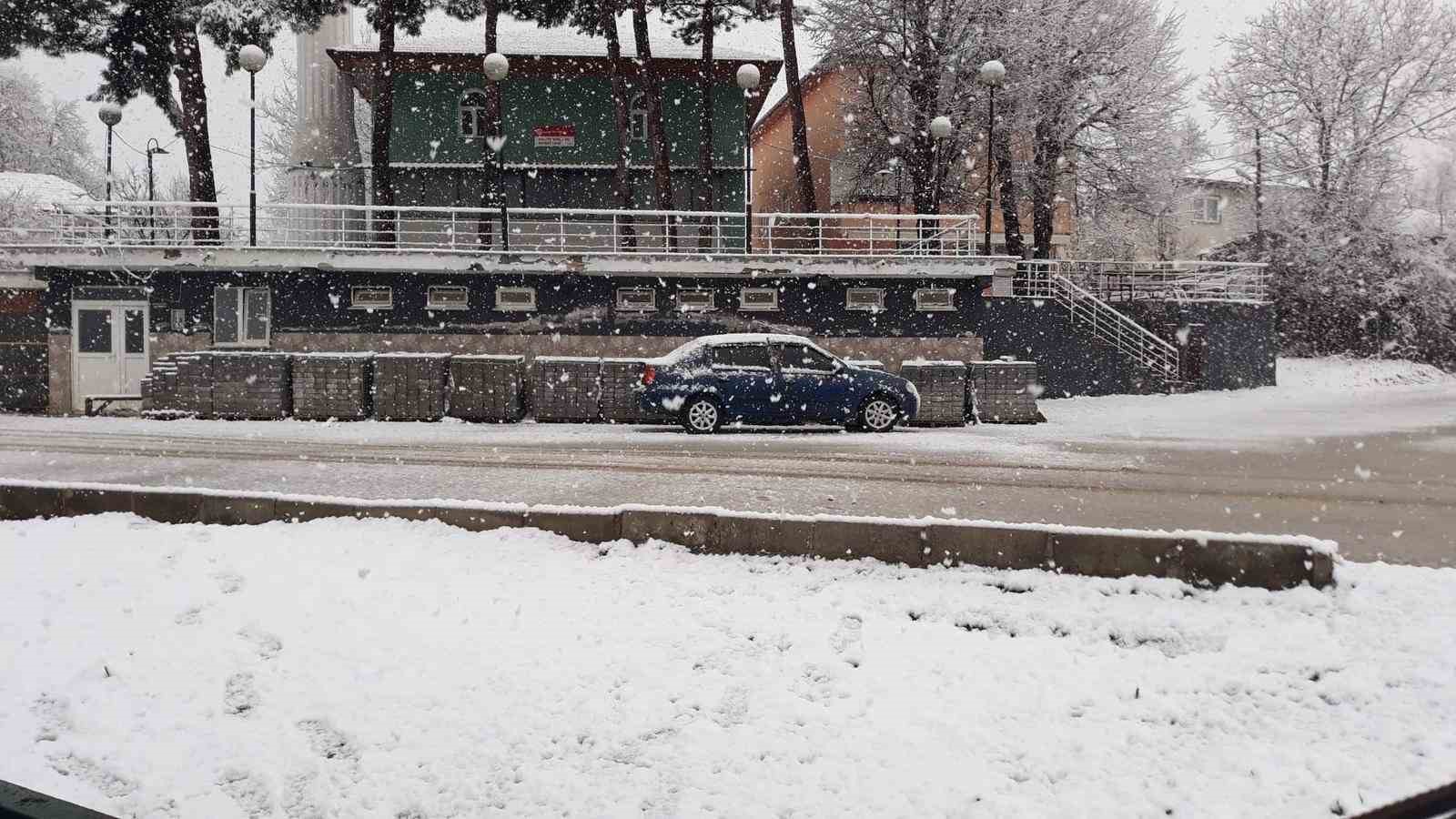 Kavak&rsquo;ta kar yağışı
