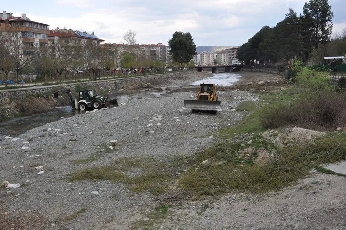 Boyabat’ta taşkın riskini azaltan çalışma