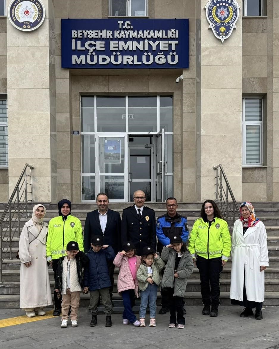 Minik öğrencilerden Beyşehir Emniyetine sürpriz