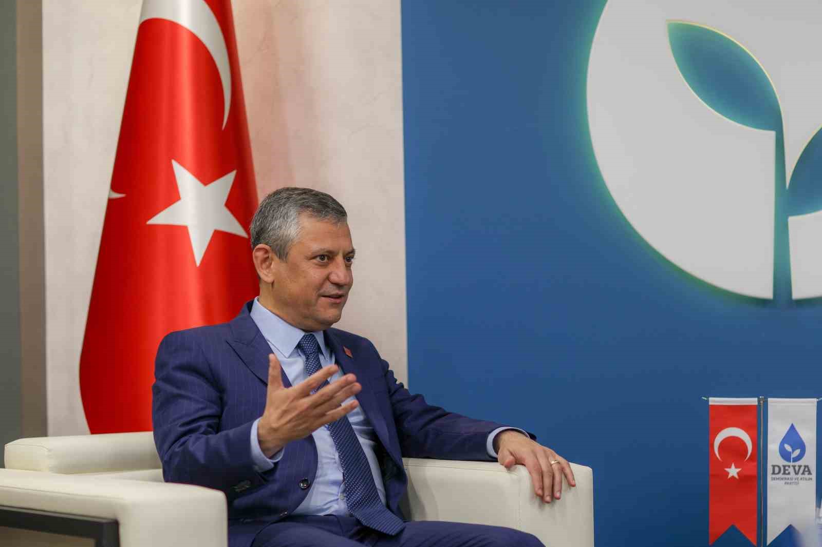 CHP Genel Başkanı &Ouml;zel: "Anayasal zorunluluk s&uuml;recinde olduğumuz konusunda hemfikir olduk"
