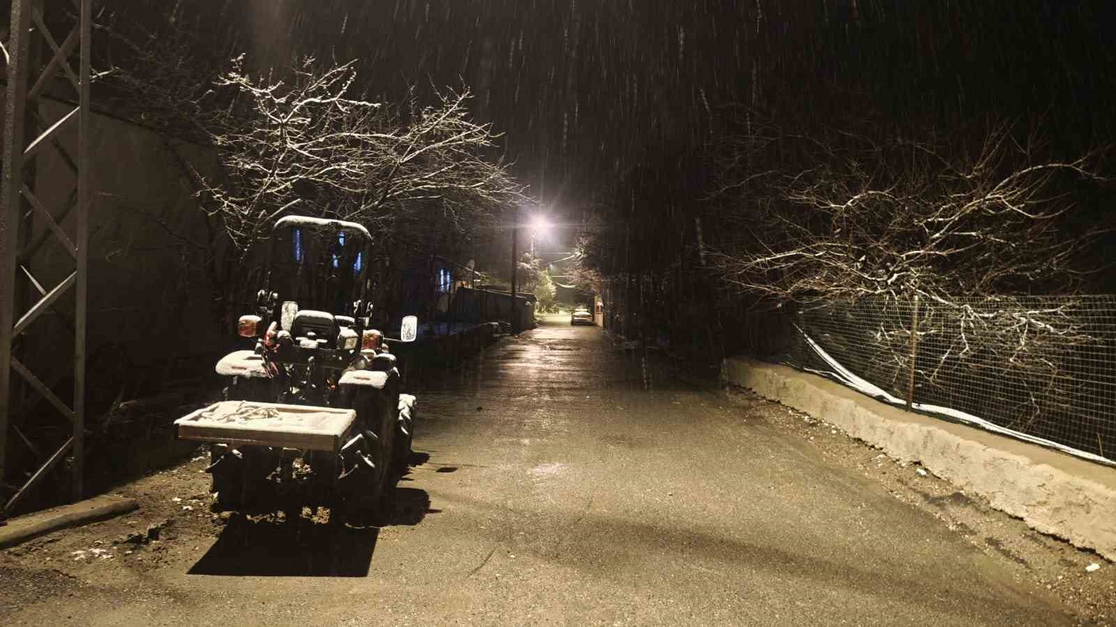 Malatya&rsquo;nın y&uuml;ksek kesimlerinde kar etkili oluyor
