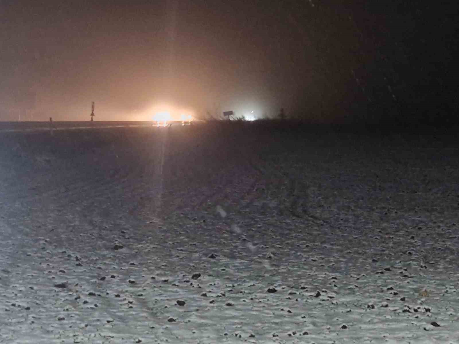 &Ccedil;orum&rsquo;da kar yağışı etkili oluyor
