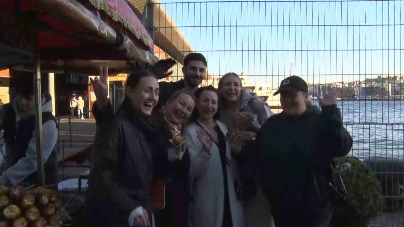 Sosyal Medyada yabancı turistlerin ilgi odağı olan kestaneci Alper Temel, "Amacım İstanbul&rsquo;un ruhunu g&uuml;zelliğini g&ouml;stermek"
