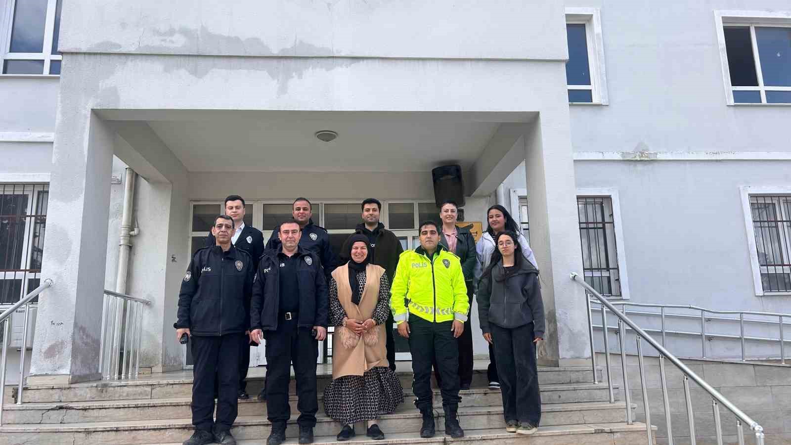 Gerçeğini aratmayan kavgayla yapılan sürpriz polisleri tebessüm ettirdi