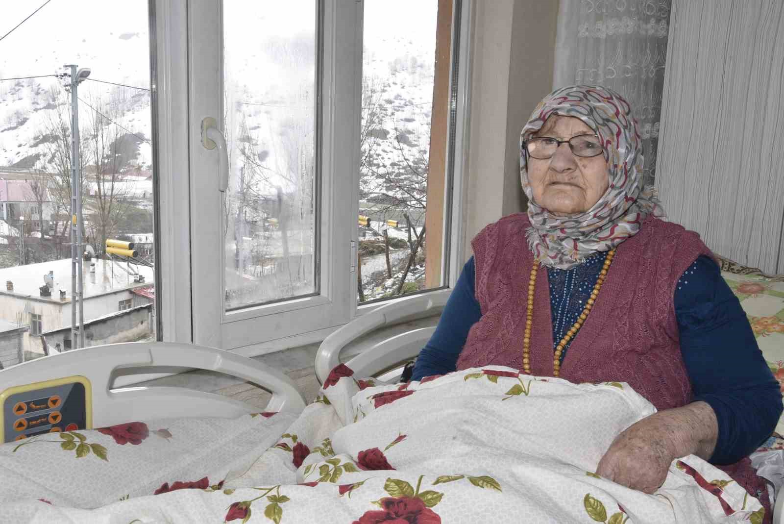 Evde bakım hastasına ortopedik yatak hediyesi
