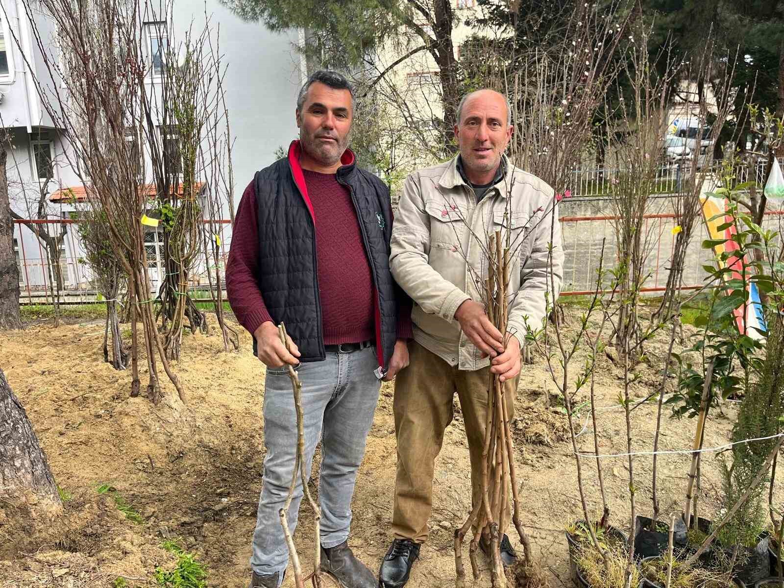 Buldan&rsquo;ın bereketli toprakları fidanlarla canlanıyor
