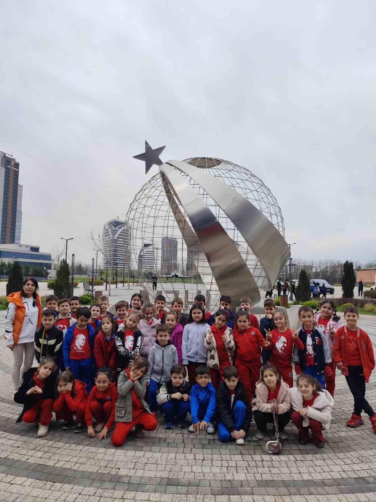 Bursa&rsquo;da &Ouml;ğrenciler GUHEM&rsquo;de uzayın derinliklerine yolculuk yaptı
