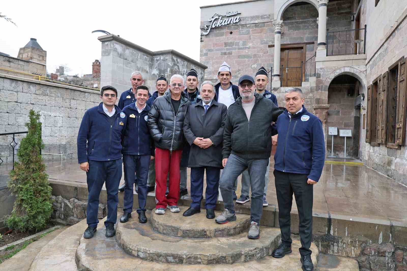 Zafer Alg&ouml;z&rsquo;den Sahaaflar &Ccedil;arşısı&rsquo;na tam not
