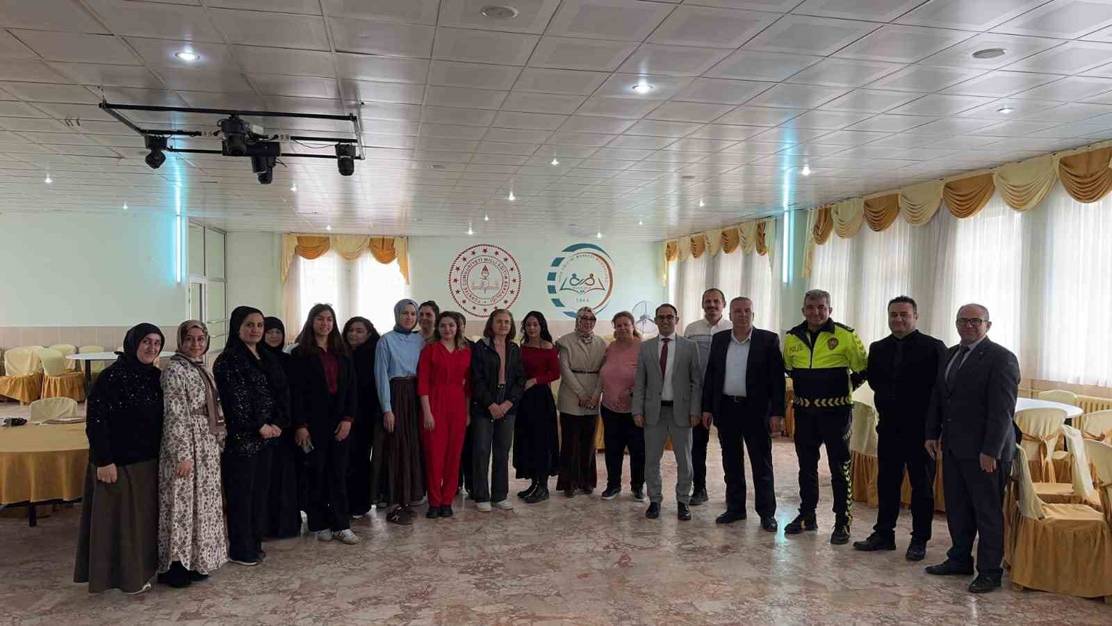 Ulukışla&rsquo;da pastacılık kursiyerleri h&uuml;nerlerini sergiledi
