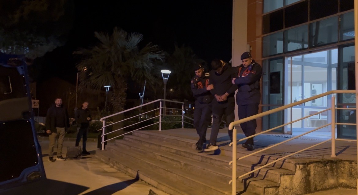 Bayındır’da 3 polisi yaralayan 4 şüpheli tutuklandı