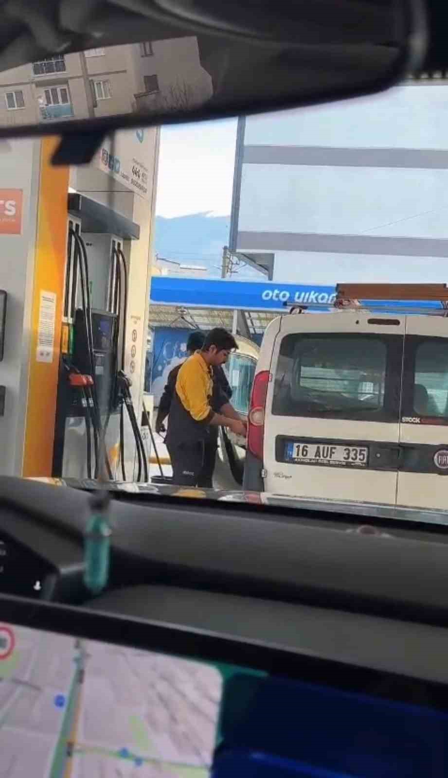 Plakayı okuyamadı, fişe "Putin" yazdı... Ruslara kahkaha attıran olay işsiz bıraktı
