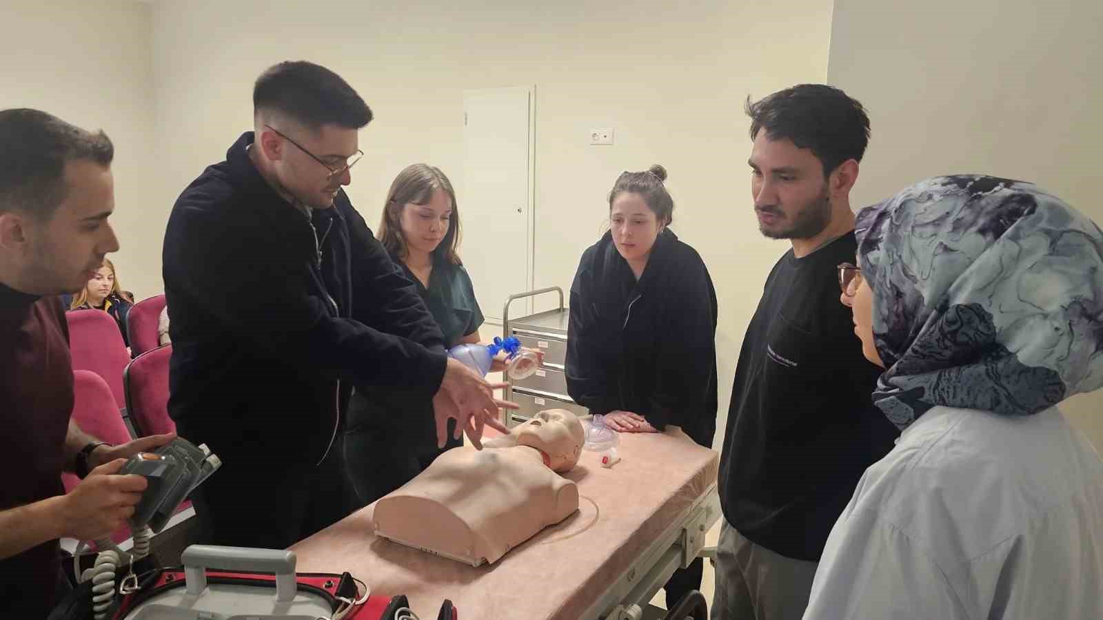 Sinop’ta sağlıkçılara "ileri yaşam desteği" eğitimi