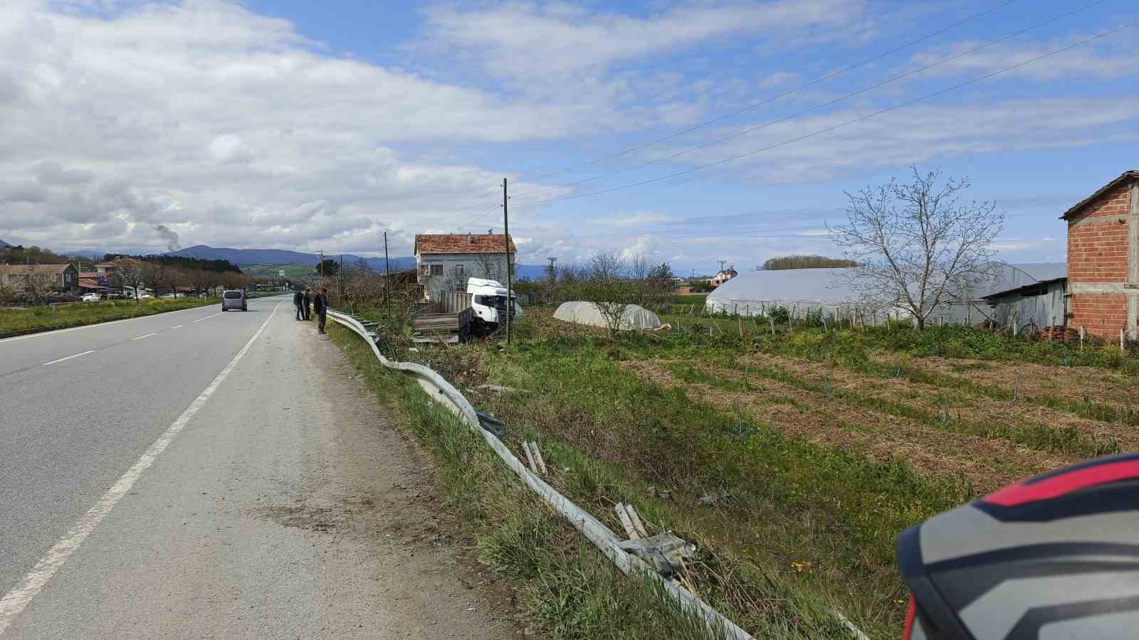 Samsun&rsquo;da tır tarlaya u&ccedil;tu: 1 yaralı
