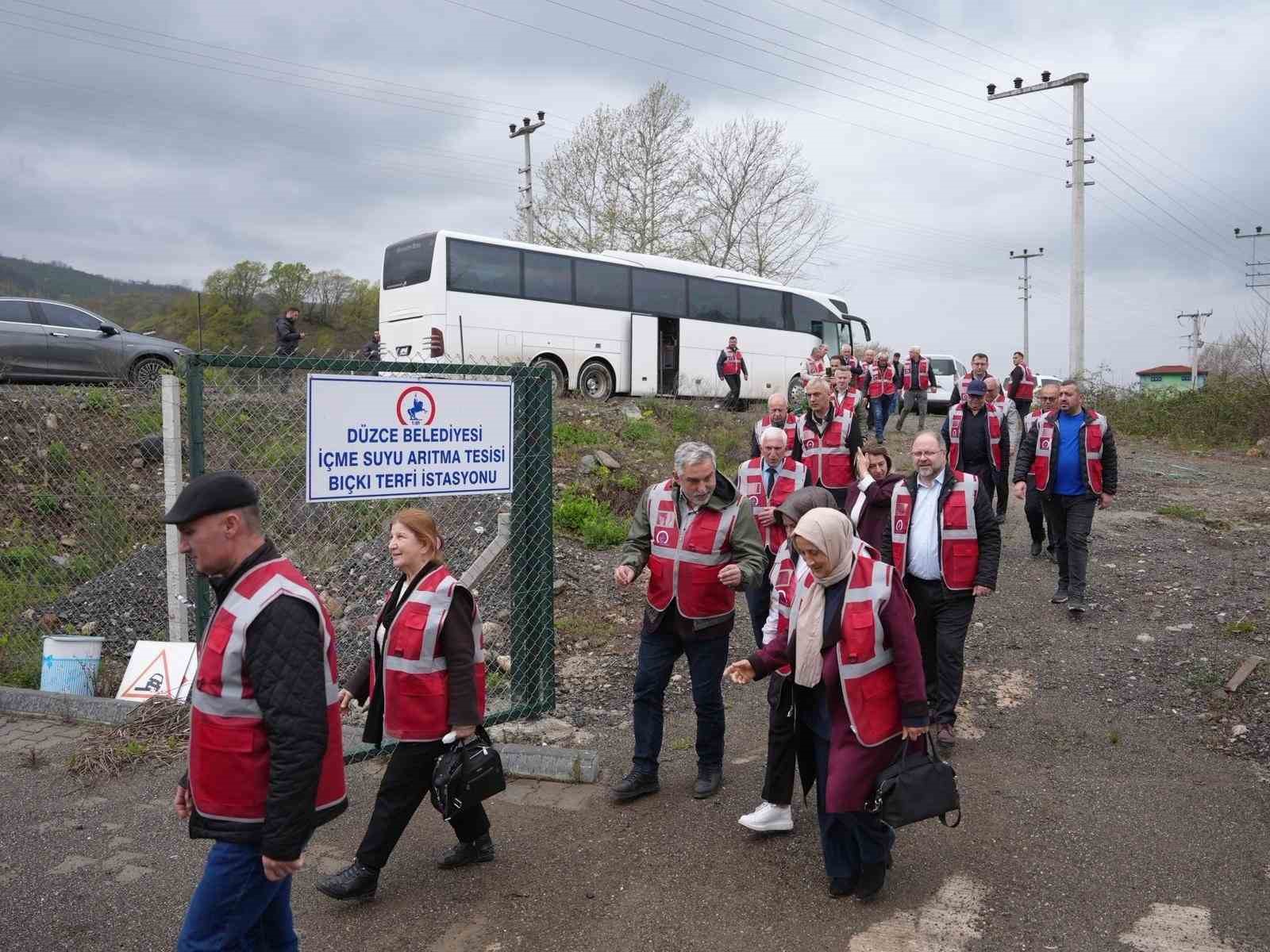 Mahalle muhtarları projeleri inceledi
