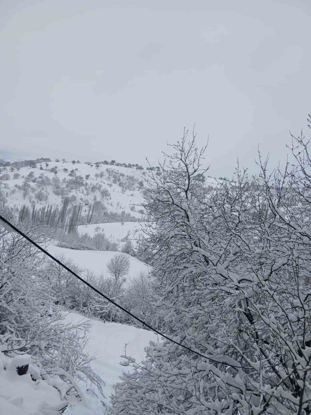 &Ccedil;orum&rsquo;da y&uuml;ksek rakımlı b&ouml;lgeler beyaza b&uuml;r&uuml;nd&uuml;
