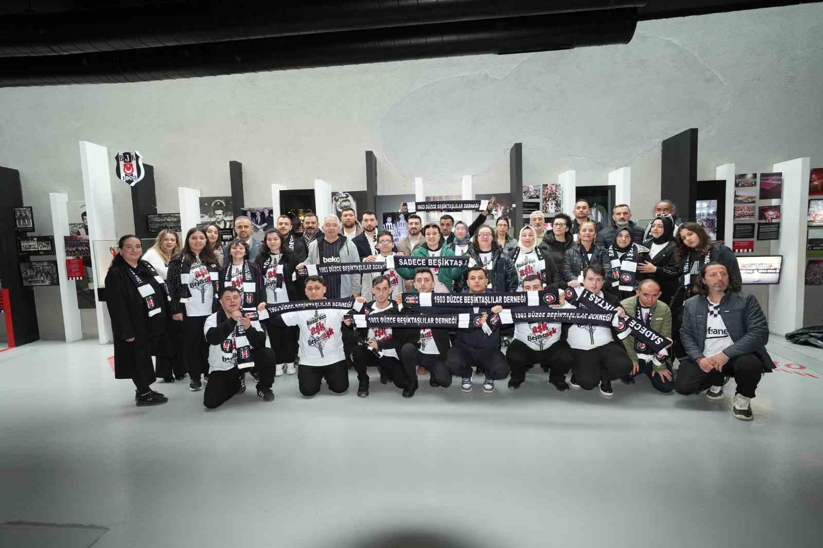 Beşiktaş, kafe &ccedil;alışanı &ouml;zel bireyleri ağırladı
