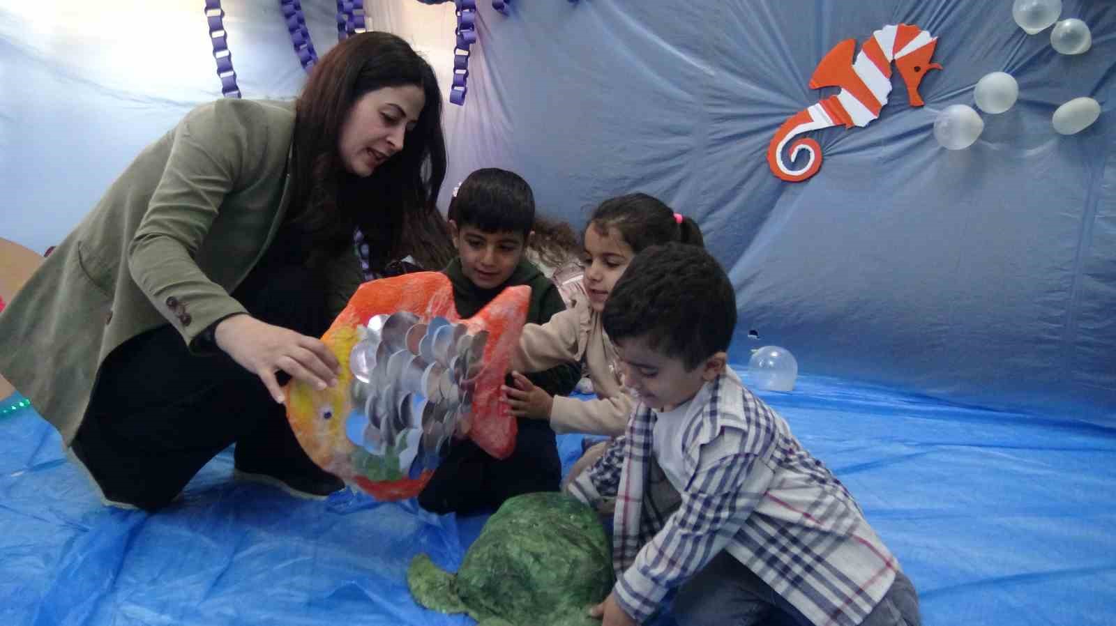 Sınıfını okyanusa &ccedil;evirdi
