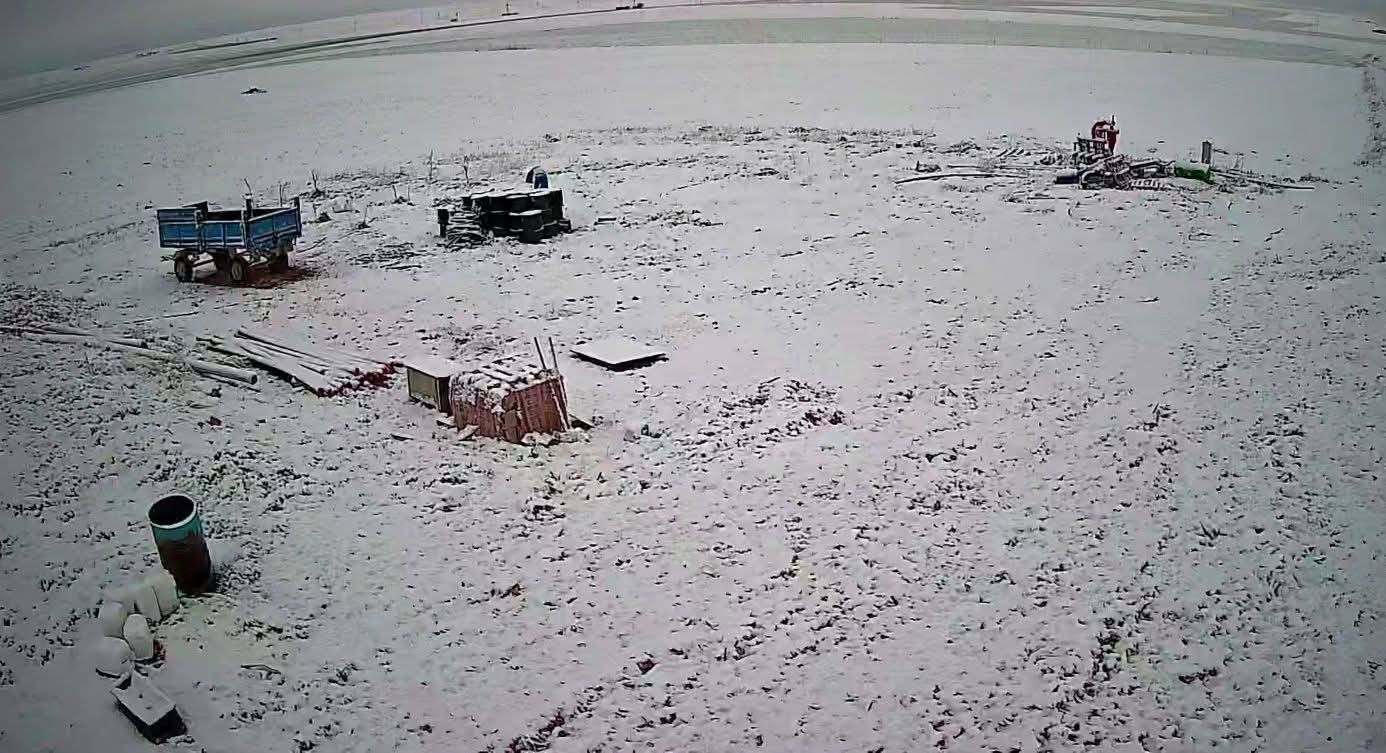 Karapınar&rsquo;da nisan ayında kar yağışı
