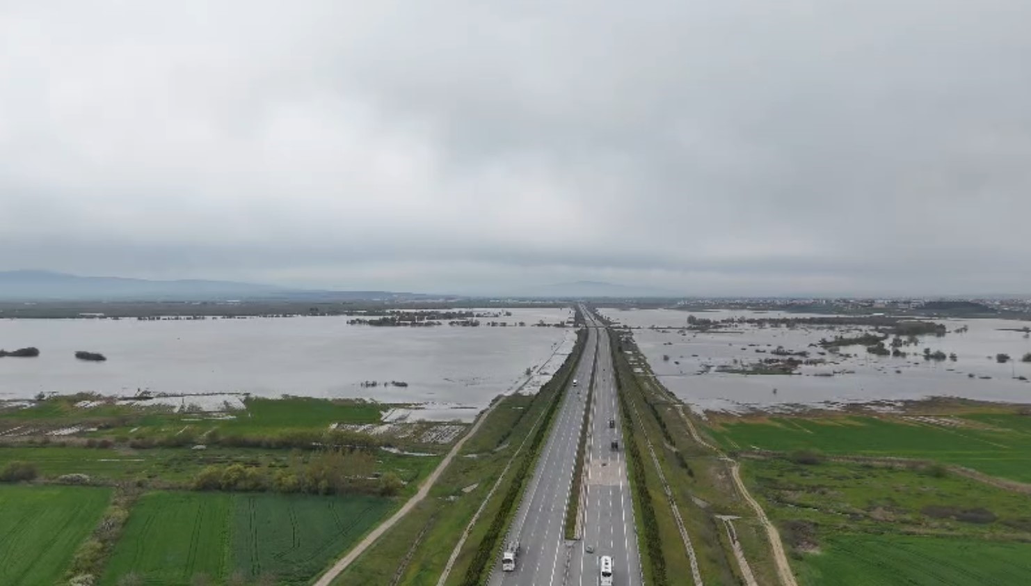 Karacabey Ovası sular altında kaldı
