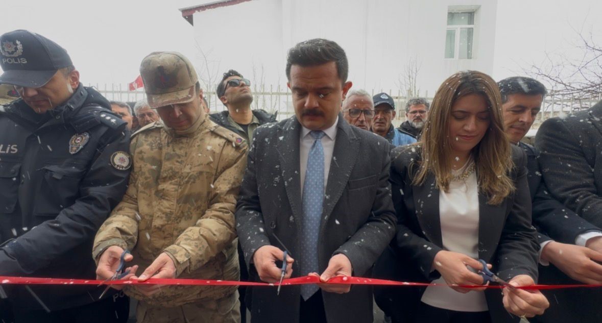 Karayazı&rsquo;da esnaf derneği a&ccedil;ıldı
