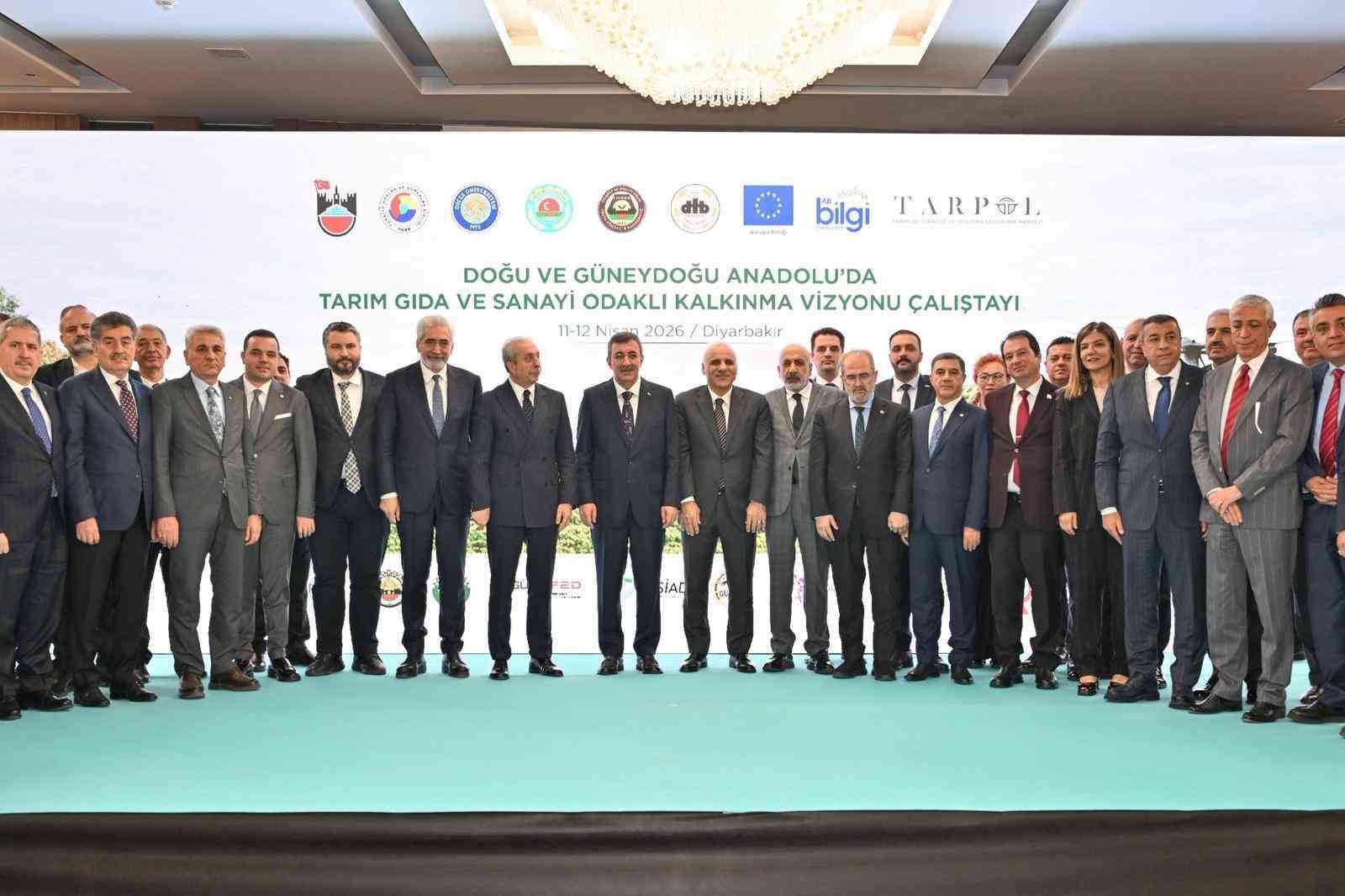 Cumhurbaşkanı Yardımcısı Yılmaz: "Coğrafyamızın da avantajlarını kullanarak lojistikte &ccedil;eşitlendirme, alternatifleri geliştirme stratejisi izliyoruz"
