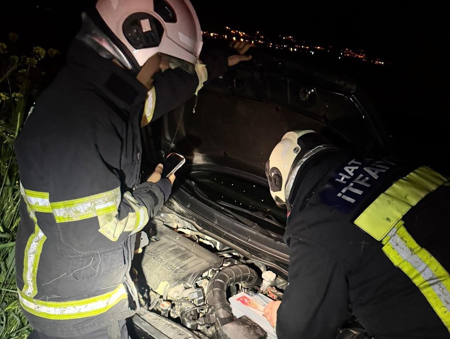 Kırıkhan&rsquo;da tarlaya u&ccedil;an otomobilin s&uuml;r&uuml;c&uuml;s&uuml; yaralandı
