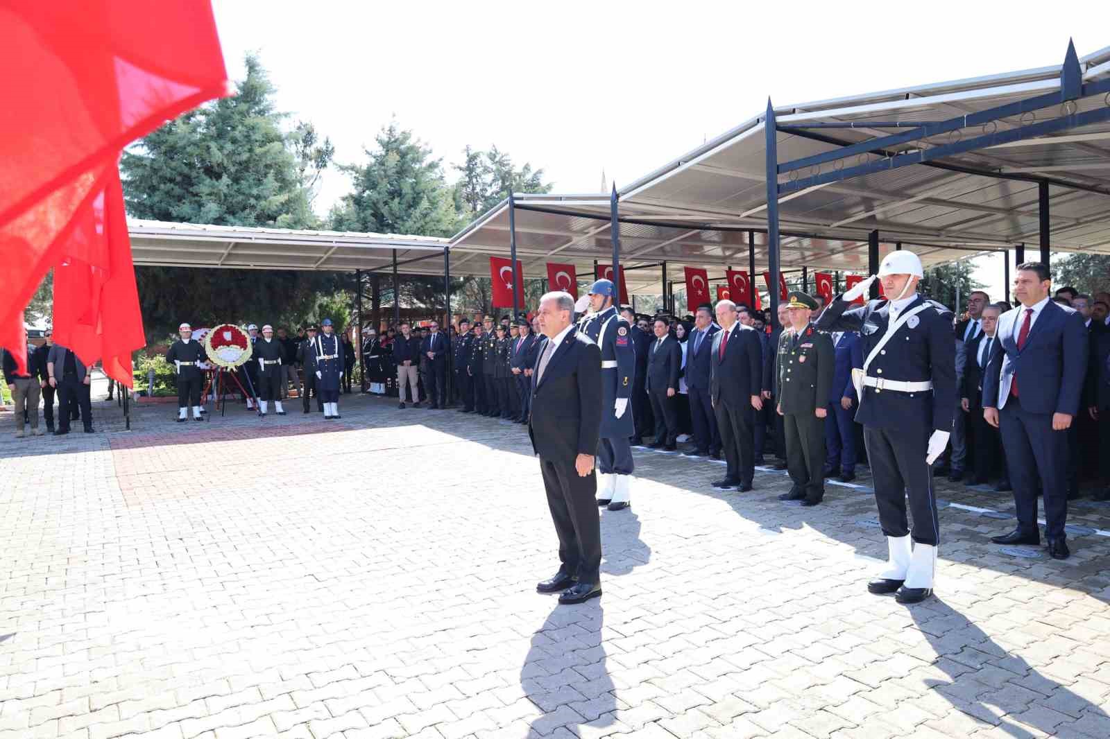 Eski KKTC Cumhurbaşkanı Tatar, Şanlıurfa&rsquo;nın kurtuluşunun 106. yıl d&ouml;n&uuml;m&uuml; t&ouml;renine katıldı
